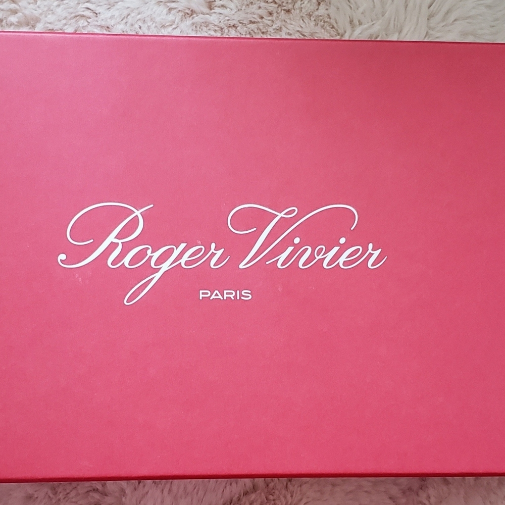 RogerVivier Empty women shoe box